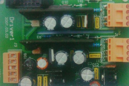 绿志岛消光型助焊剂应用于电路板上